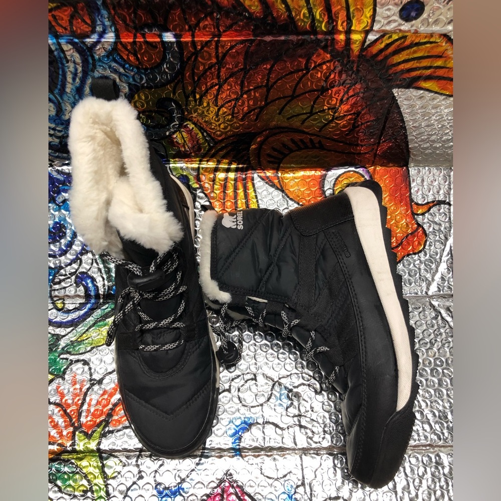 Like new sorel winter waterproof fur lined boots